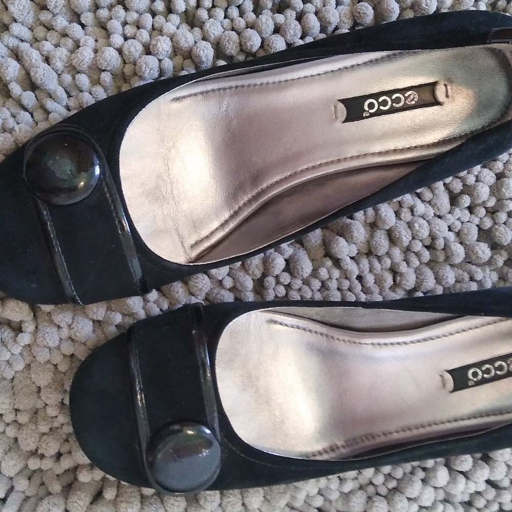 Shoes - Picture 2 of 3